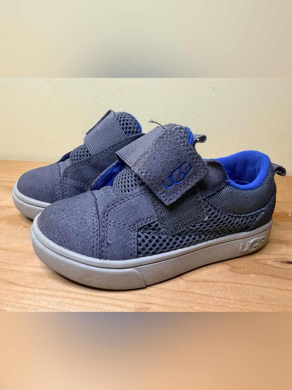 UGG Toddler Rennon Low Tops Weather Suede Sneaker Shoes Gray Grey Unisex Size 8